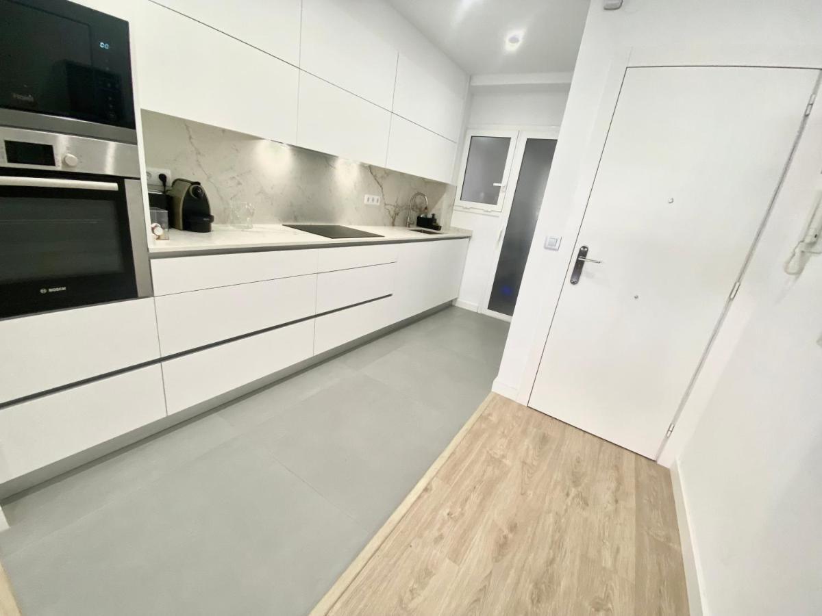 Barcelona Chic Apartments- Free Parking - 10 Min From Bcn City Centre By Metro Exterior foto
