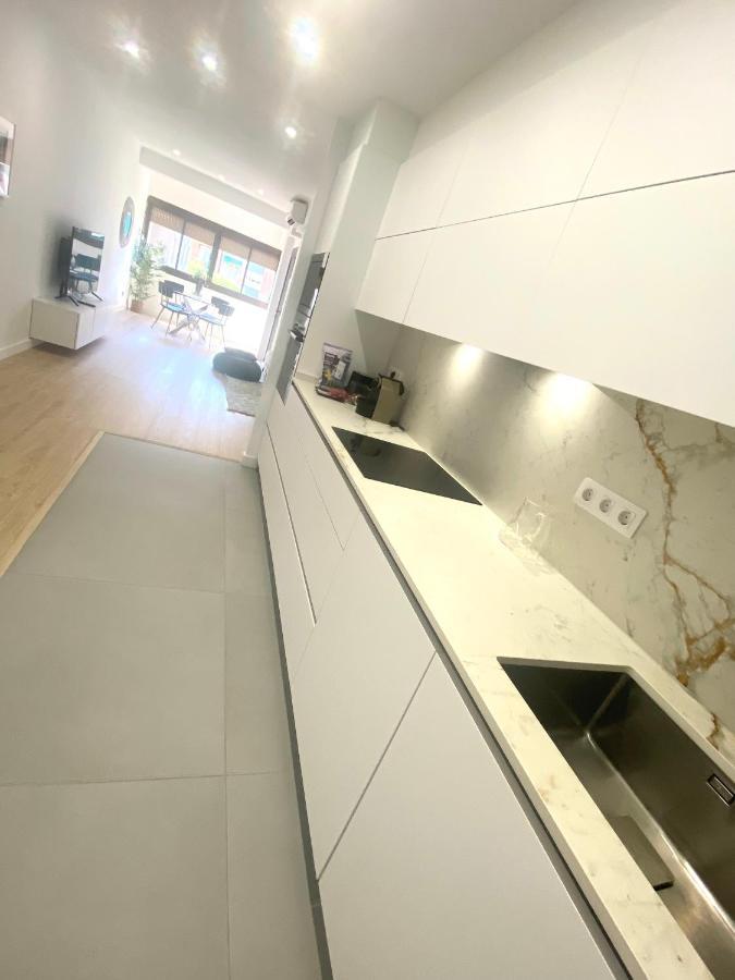 Barcelona Chic Apartments- Free Parking - 10 Min From Bcn City Centre By Metro Exterior foto